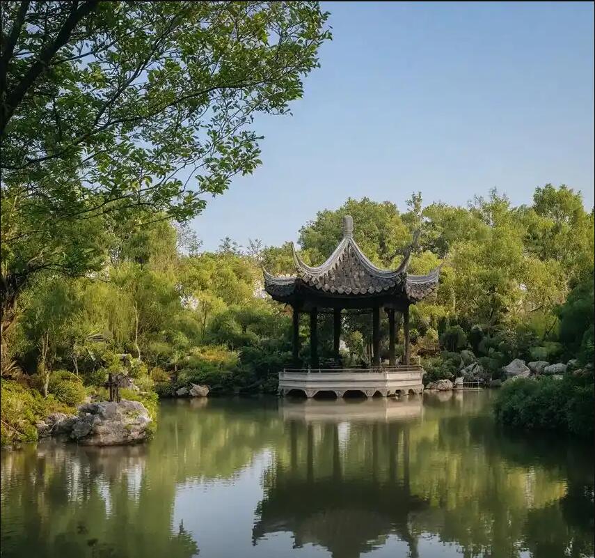 重庆路口餐饮有限公司